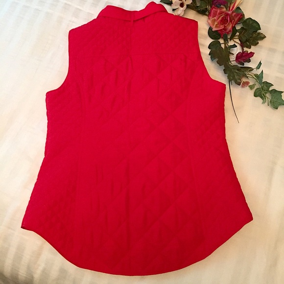NWOT Crown & Ivy Red Quilt Soft Silk Zip Vest (PL) - Picture 9 of 16